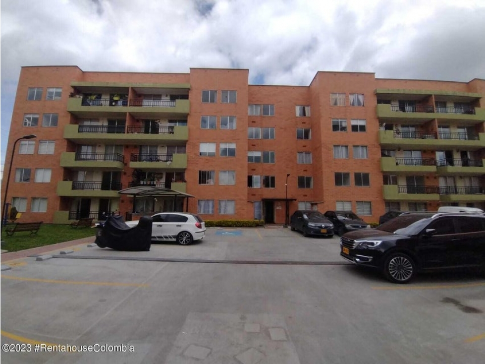 Apartamento en  La Arboleda RAH CO: 24-794