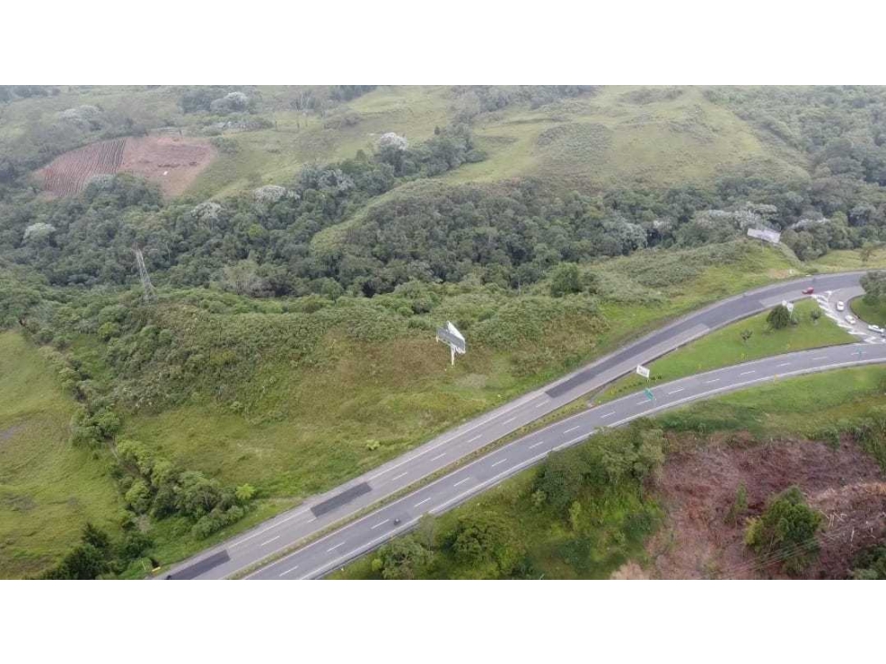 Se vende lote de 39.400m2 en sobre la autopista del Cafe Circasia, Q